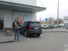 "Баровец" пренебрегна празен паркинг, за да спре на място за инвалиди