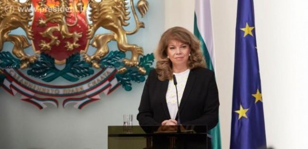 Вицепрезидентът Илияна Йотова ще е домакин на годишните награди "Доброволческа инициатива 2021"