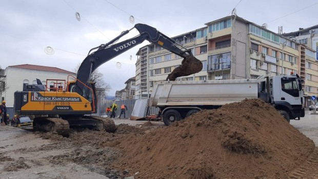 Новият канализационен колектор на Велико Търново ще спре наводненията по главната улица на града
