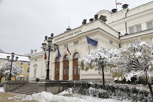 Депутатите съкратиаха ваканцията си за Коледа