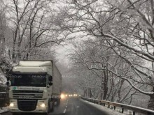 Отпада ограничението за МПС да преминават проход Превала с вериги, но остават в сила въведените ограничения за товарните автомобили да са с маса до 12 т