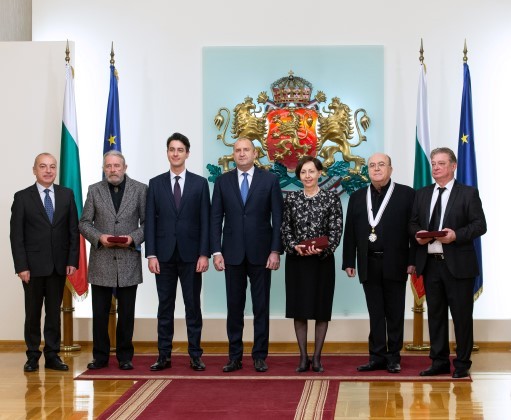 Президентът Румен Радев удостои с висши държавни отличия изявени български творци