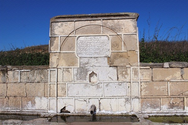 Календар с краеведска стойност представя проучване на каменните чешми в района на Тервел в област Добрич