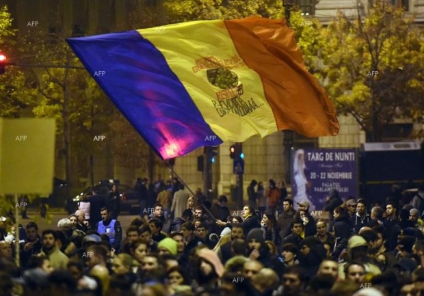 Reuters: Румънци се опитаха да щурмуват парламента в Букурещ, за да предотвратят въвеждането на задължителни Covid-паспорти за работа