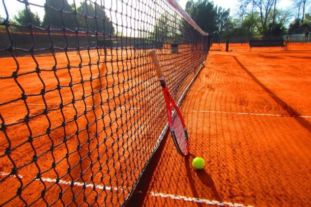 Благотворителен коледен тенис турнир и търг в Добрич набират средства в подкрепа на центрове за настаняване от семеен тип за деца и младежи