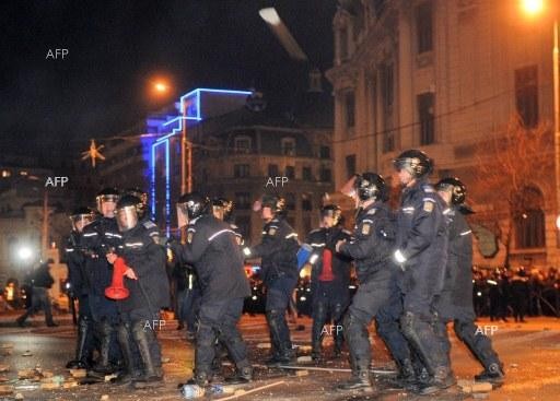 Agerpress (Румъния): Протест срещу COVID-сертификатите в Букурещ прерасна в безредици