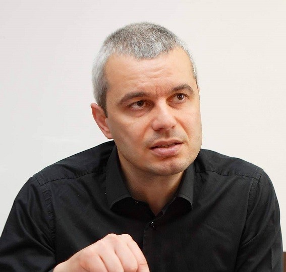 Костадин Костадинов, лидер на ПП "Възраждане": Като не искат здрав разум, ще получат революция