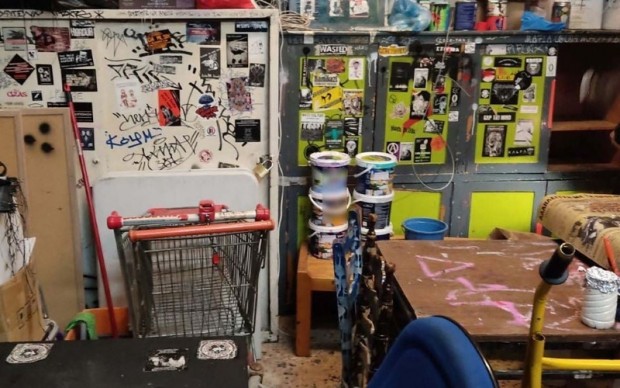 Kathimerini: Гръцката полиция разчисти мазето на Солунския университет от анархисти след 34 години