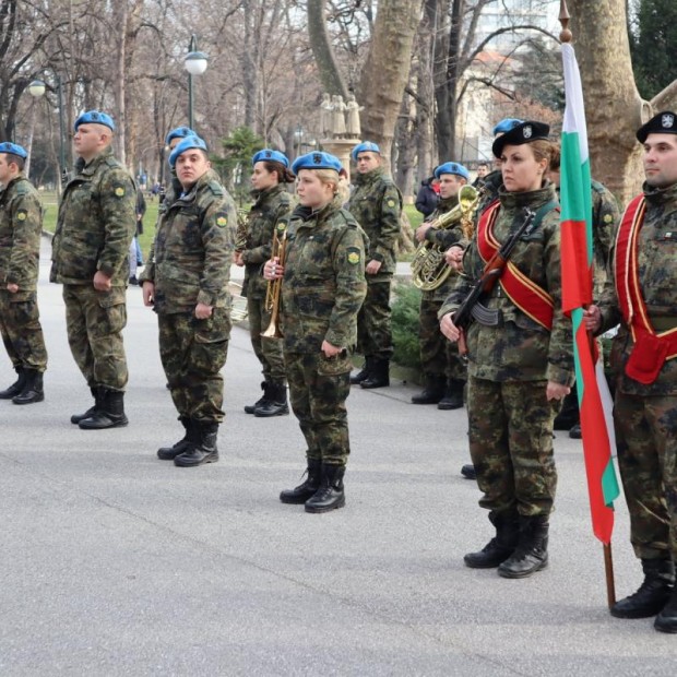 С военна церемония и полагане на венци и цветя в Пловдив бе чествана 174-та годишнина от рождението на Христо Ботев