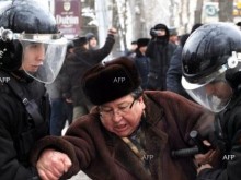 ТАСС: Протестиращи превзеха алматинската резиденция на Токаев