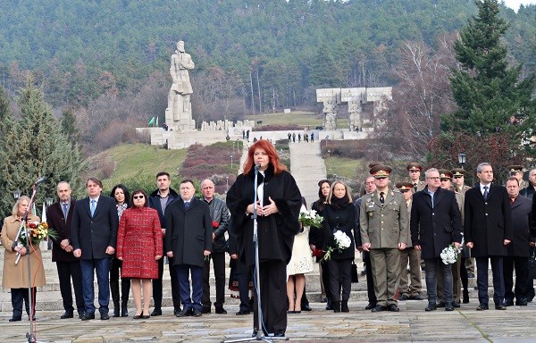 Вицепрезидентът Илияна Йотова: Разкъсахме мрежата на апатията