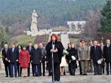 Вицепрезидентът Илияна Йотова: Разкъсахме мрежата на апатията