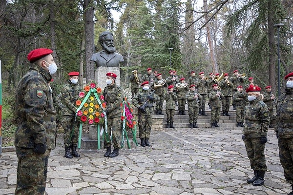 Стара Загора чества 174 години от pождението на гениалния поет и революционер Хpиcто Ботев