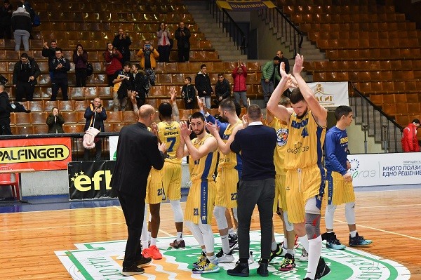Баскетболният тим на Ямбол победи като домакин отбора на "Черно море" - Варна