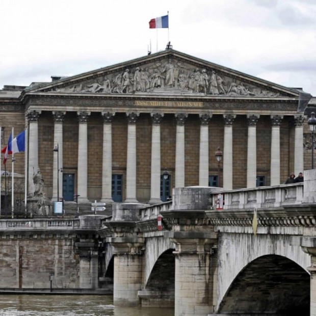 Le Monde: Народното събрание на Франция одобри ваксинационните паспорти, опростяват престъплението фалшив сертификат срещу първа доза
