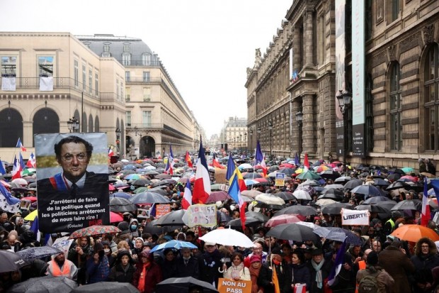 Reuters: Във Франция се проведоха протести срещу ваксинационните пропуски
