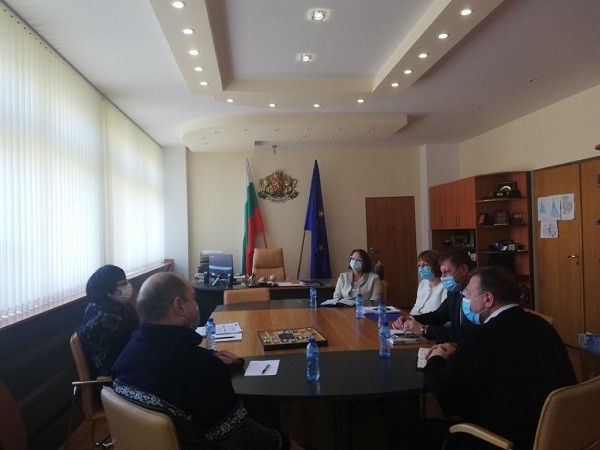 Кметът Галина Стоянова и нейният екип обсъдиха Бюджет 2022 с представители на синдикатите в Казанлък