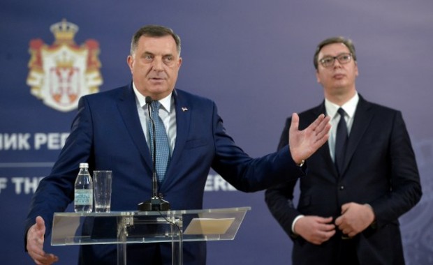 "Политика" (Сърбия): Вучич и Додик са обсъдили ситуацията в БиХ