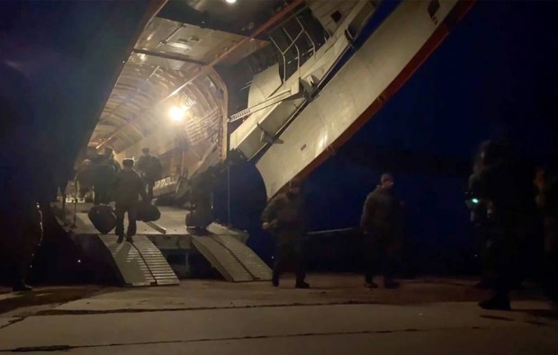 "Российская газета" : Русия включи два тежкотоварни самолета Ан-124 в операцията за връщането на руските миротворци от Казахстан