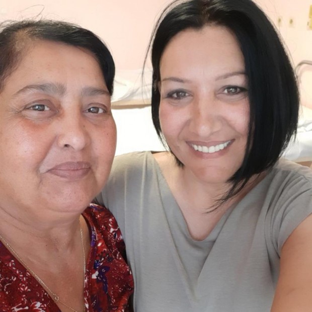 След 40 години глухота майка чу за първи път гласовете на децата си благодарение на лекари от Бургас