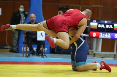 9 медала спечели бургаската борба от държавния личен шампионат при жените и мъжете