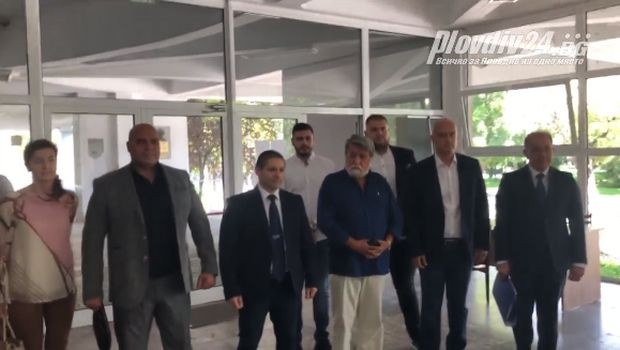 Представители на коалиция ГЕРБ СДС в Пловдив регистрираха листата с кандидати