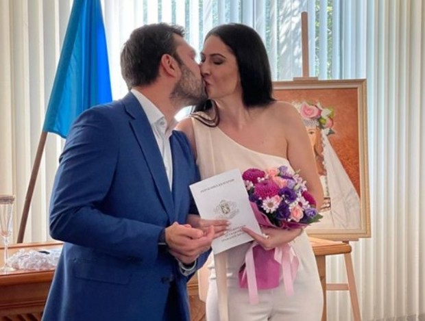 Лидерът на ГЕРБ Бойко Борисов ожени в неделя водещата на