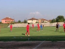 Гол в добавеното време спаси Спартак от загуба в Съединение