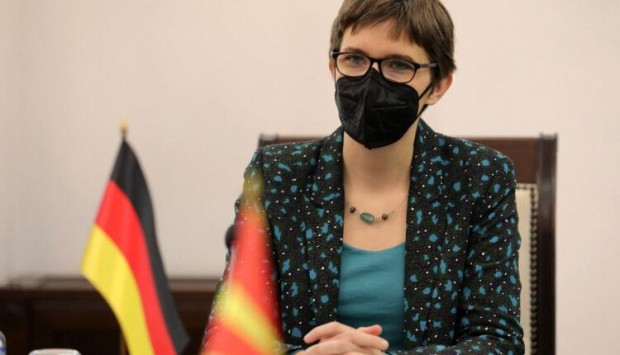 Германският министър за Европа: "Отворени Балкани" трябва да включва и Косово