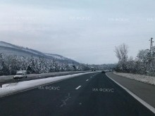 АПИ: Временно е затруднено движението на път I-1 на изхода на Враца в посока Мездра поради ПТП