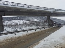 АПИ: Временно е ограничено движението на автомобили над 12 т по АМ "Хемус" в област София, в двете посоки