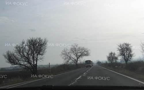 Временно движението по път II-64 Пловдив-Карлово при км 13 е в едната лента поради ПТП