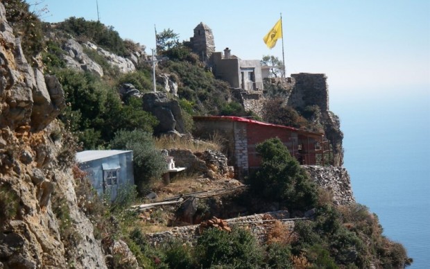 Ta Nea (Гърция): Най-малко 40 монаси от Атон са починали от Covid-19