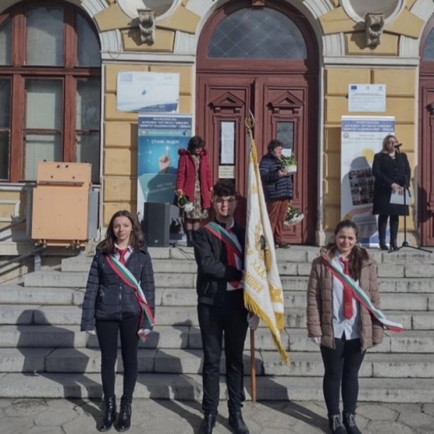 Свищовската търговска гимназия "Димитър Хадживасилев" отбеляза тържествено своята 137-ма годишнина
