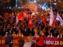 "Политика" (Сърбия): Многолюден протест в Подгорица призова за предсрочни избори