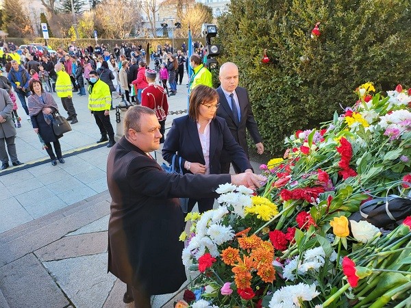 Корнелия Нинова: Да изпълним мечтата на Апостола за благоденстващ народ