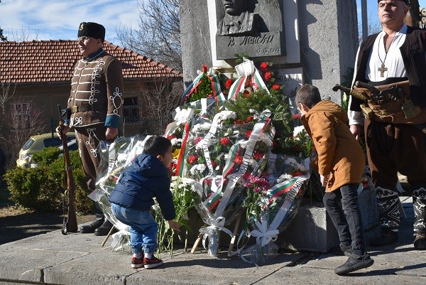 Кметът на Ловеч: Всеки един от нас е изпълнен с признателност към Левски