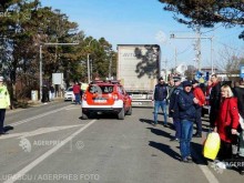 Аджерпрес: Украински бежанци бяха посрещнати с храна и вода на граничния пункт Сирет