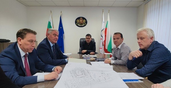 Министър Радостин Василев проведе среща с кмета на Плевен Георг Спартански
