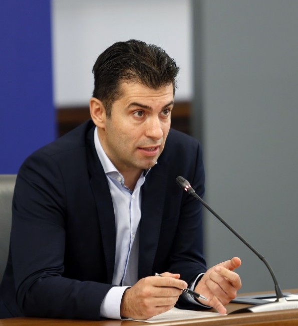 Премиерът Кирил Петков: Младежката организация на ГЕРБ стои зад паниката на бензиностанциите