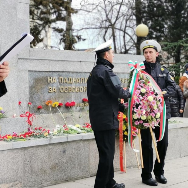 С молебен за мир и благоденствие Бургас отбеляза Трети март