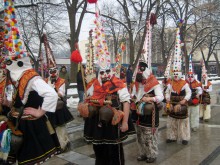 Кукерите от Карловско грабнаха 6 награди на “Сурва 2010 Перник”