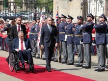 Държавният глава Румен Радев бе посрещнат в Чехия от своя колега Милош Земан