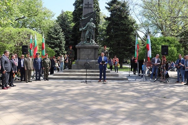 Русенци отбелязаха 6 май