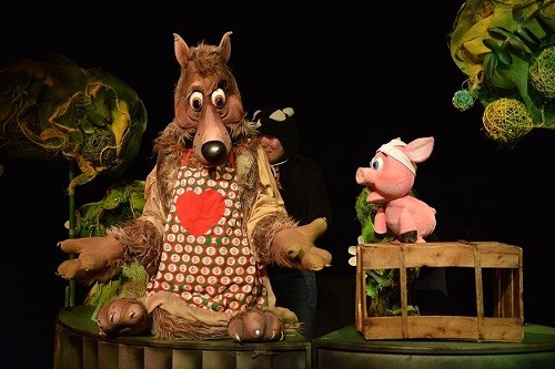 Държавен куклен театър - Сливен гостува в Смолян със спектакъла "Трите прасенца" на 28 май