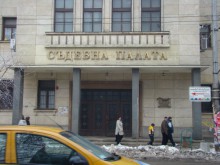 Жената, убила жестоко бебето си, остава в ареста