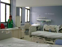 Неонатологично отделение на МБАЛ-Пазарджик получи като дарение бебешки дрешки