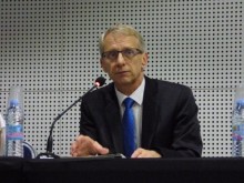 Николай Денков: Няма опасност от "дървени" ваканции