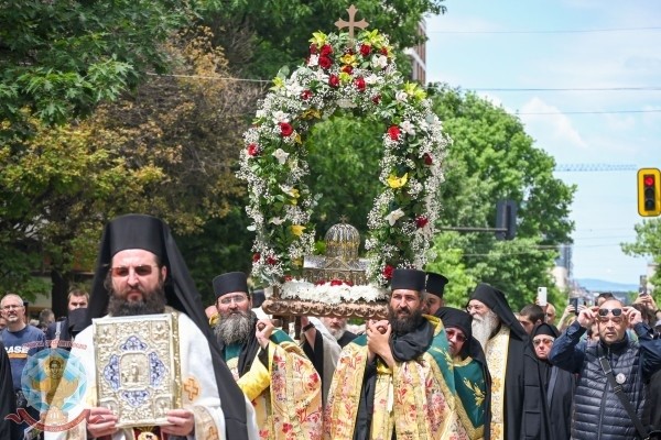 Мощите на светите братя Кирил и Методий бяха тържествено посрещнати в София (ОБЗОР)