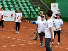 За осма поредна година програмата "Тенисът - Спорт за всички" осигурява безплатен тенис за деца от 6 до 12 години